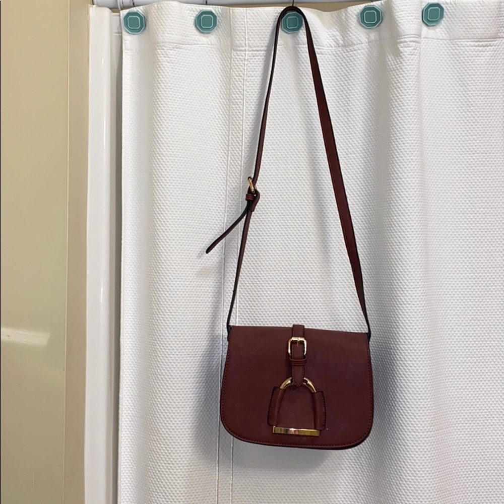 Burgundy purse with gold detail - Picture 2 of 5